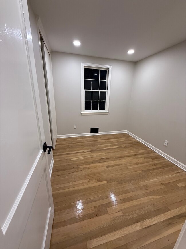 Building Photo - 9809 Montauk Ave