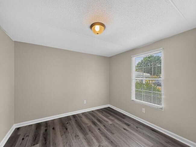 Building Photo - 9009 Dorchester Ln