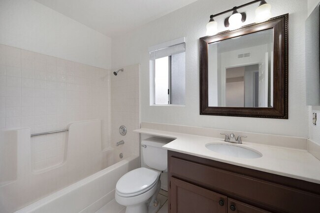 Building Photo - CHARMING HOME IN TEMECULA 3 BD/2.5 BA | OV...