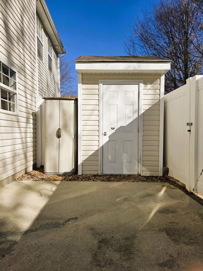 Building Photo - Ashley Village Townhome with all new LPV flooring and paint.