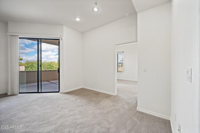 Building Photo - 7027 N Scottsdale Rd