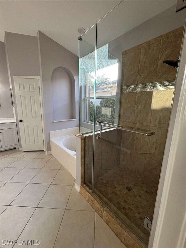 Building Photo - 2210 Grove Dr