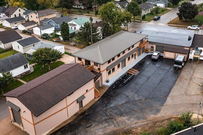 Building Photo - dschase