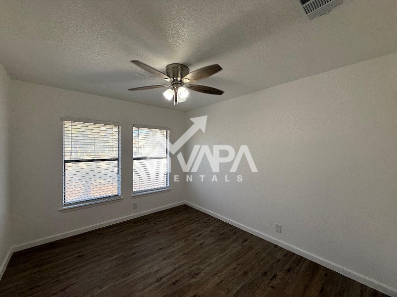 Building Photo - 1211 Tinson