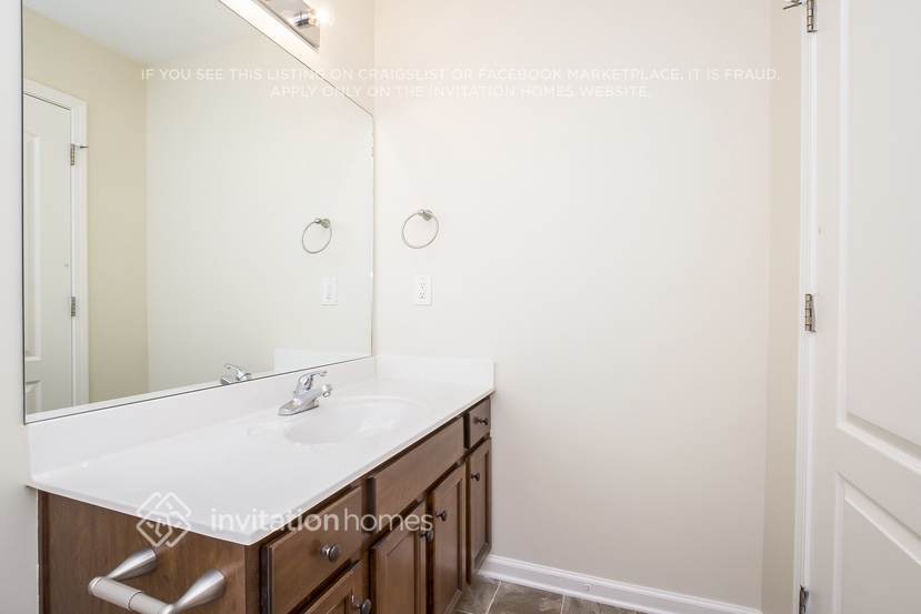 Building Photo - 372 Kyles Cir