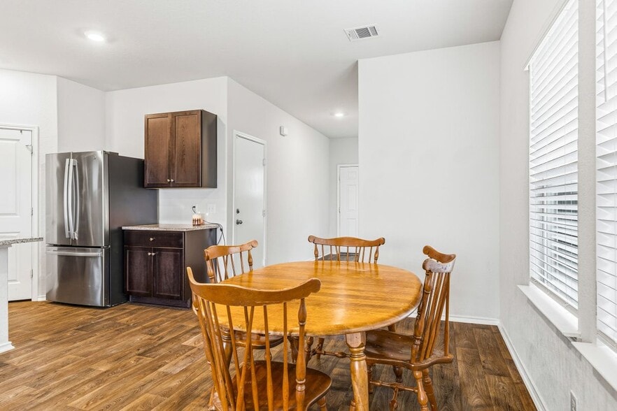 Building Photo - 10512 Gala Blvd