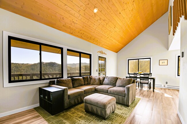 Building Photo - 1244 Hyland Dr