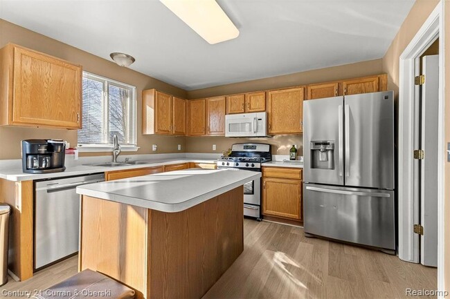 Building Photo - 7164 Richmond Dr