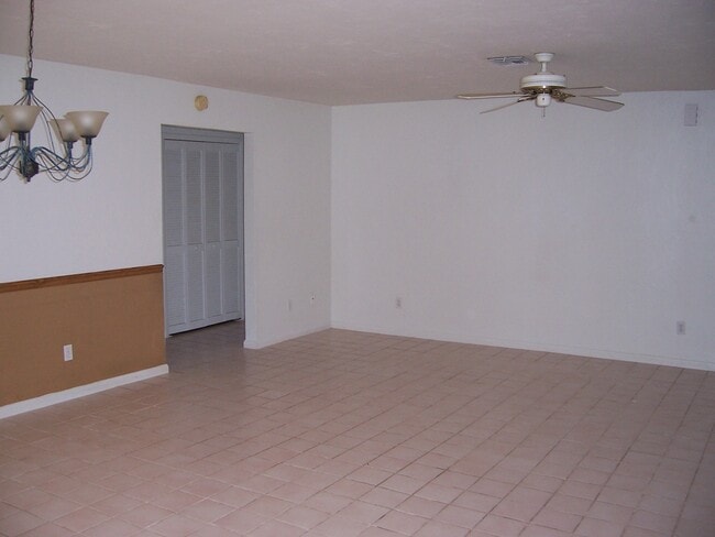 Building Photo - 26977 Spanish Gardens Dr