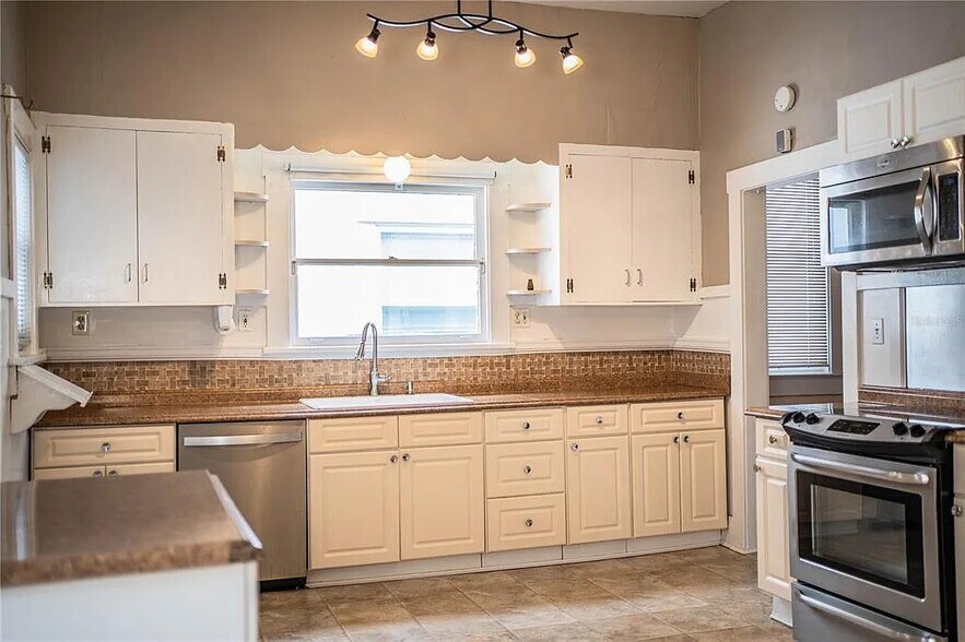 Building Photo - 1919 W North a St