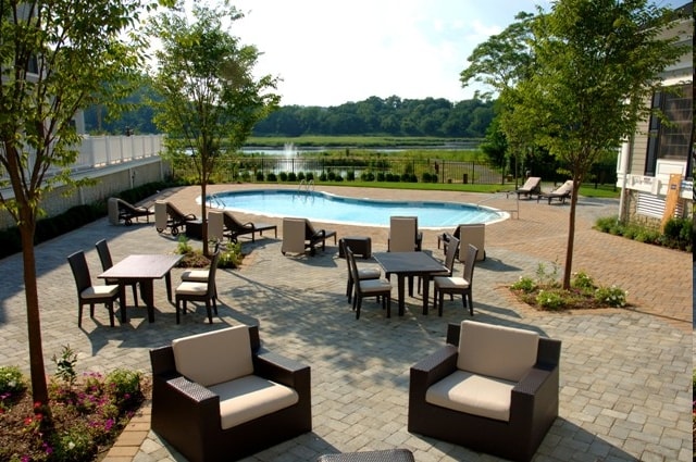 Lovely Views At Outdoor Pool - Fairfield Knolls On Roslyn Harbor