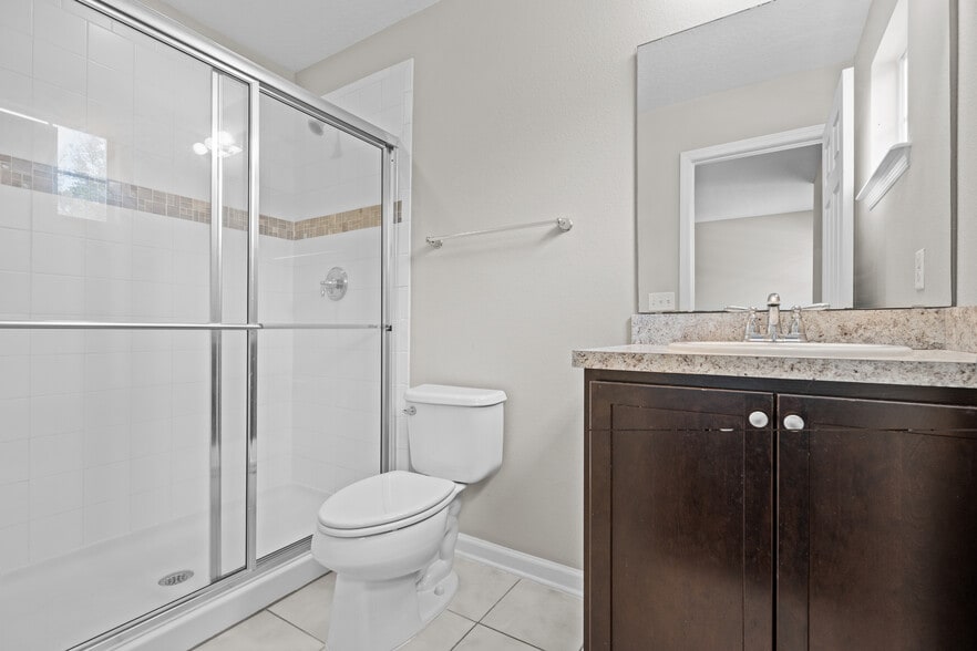 Master ensuite bath - 24 Islander Ct