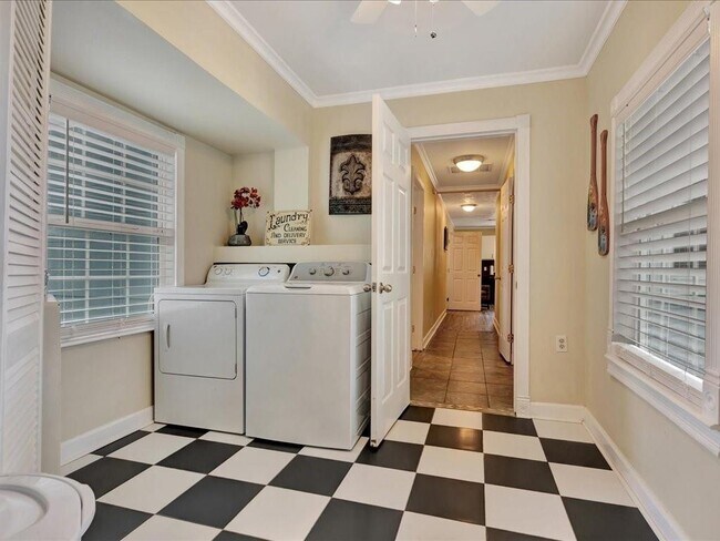 Building Photo - 683 Water View Dr