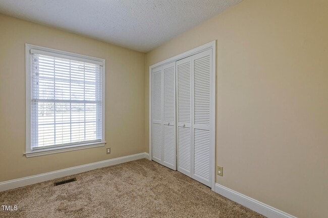 Building Photo - 4610 Linden Rd