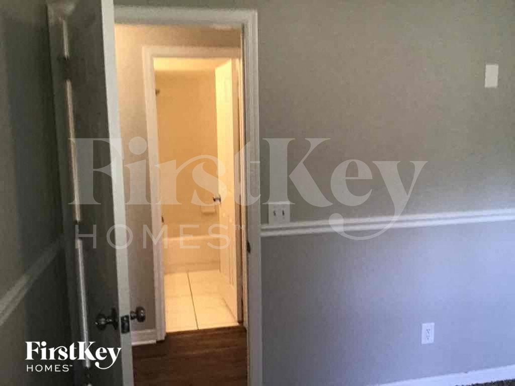 Building Photo - 1575 Pine Ct