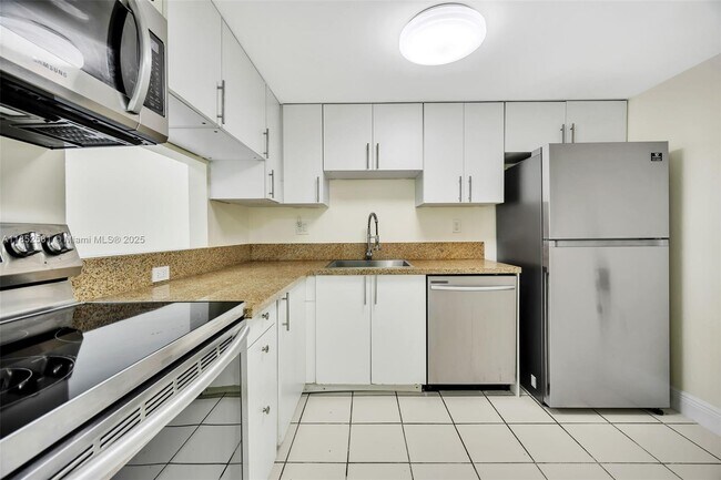 Building Photo - 10525 SW 112th Ave