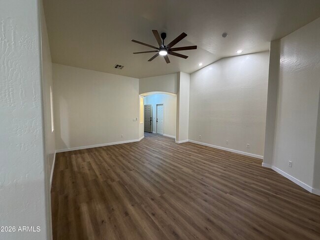 Building Photo - 46058 W Tulip Ln