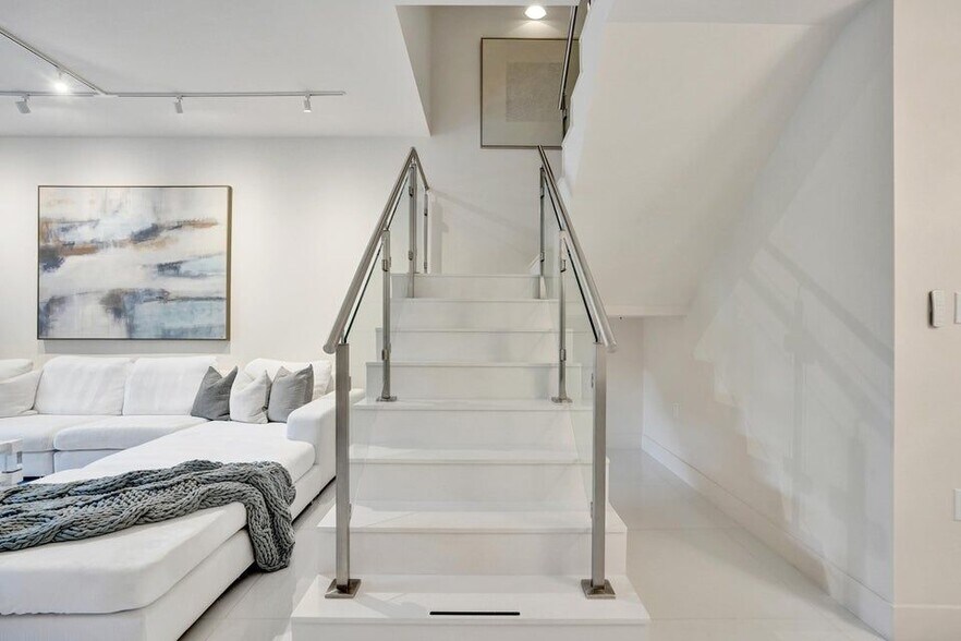 Building Photo - 3030 N Ocean Blvd