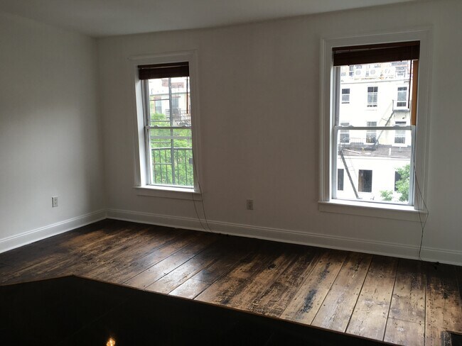 Building Photo - 146 Sussex St