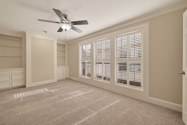 Building Photo - 2413 Potomac Dr