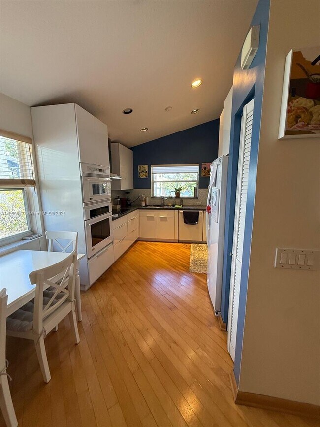 Building Photo - 944 Savannah Falls Dr