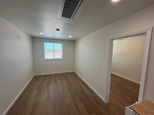 Building Photo - 357 Crescent Ave