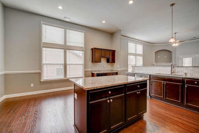 Building Photo - 732 Shelburne Ln