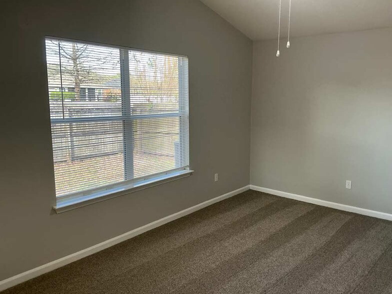 Building Photo - 2659 Niagara St