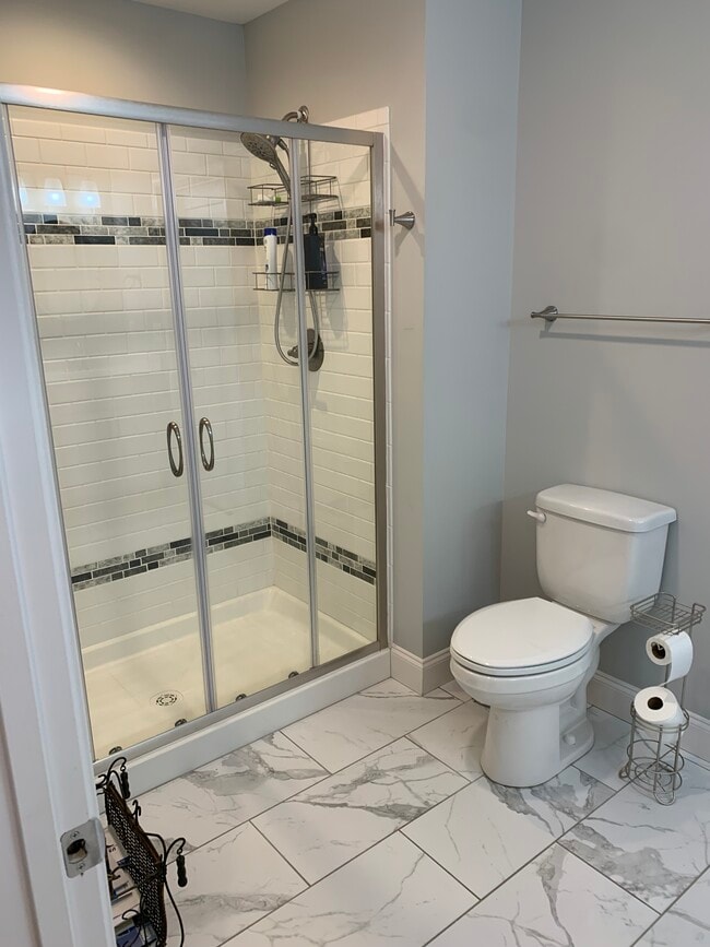 Building Photo - 207 Riverside View Dr