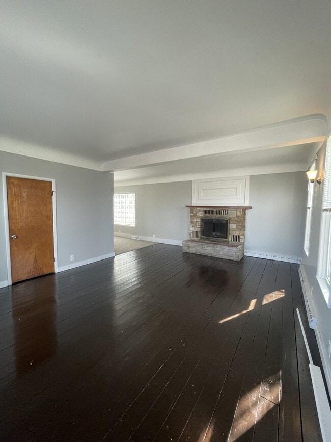 Building Photo - 1307 Mansfield St