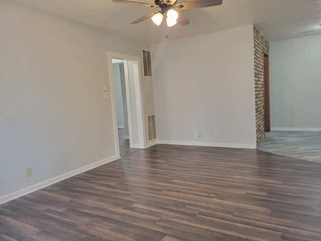 Building Photo - Your Next Home Awaits: 3 Bed 1 Bath Family!