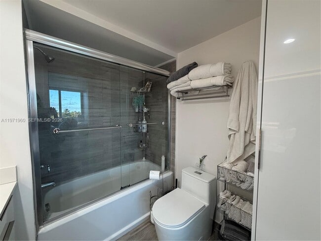 Building Photo - 2715 N Ocean Blvd