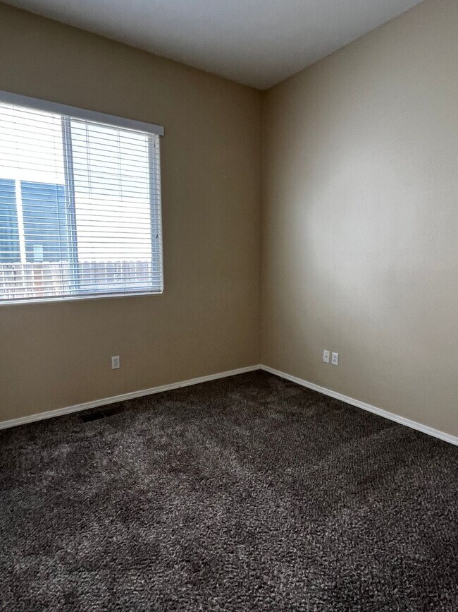 Building Photo - 1675 Brentford Way