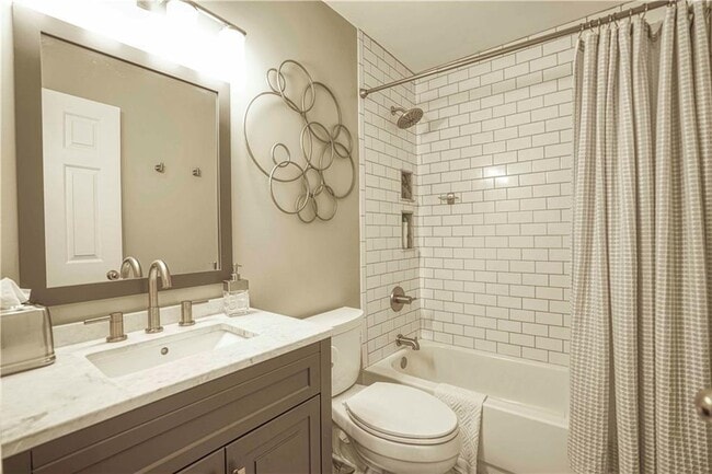 Building Photo - 83 Richmond St SE