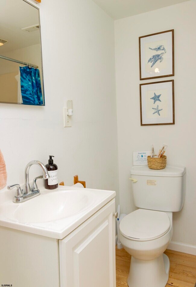 Building Photo - 5 N Newport Ave