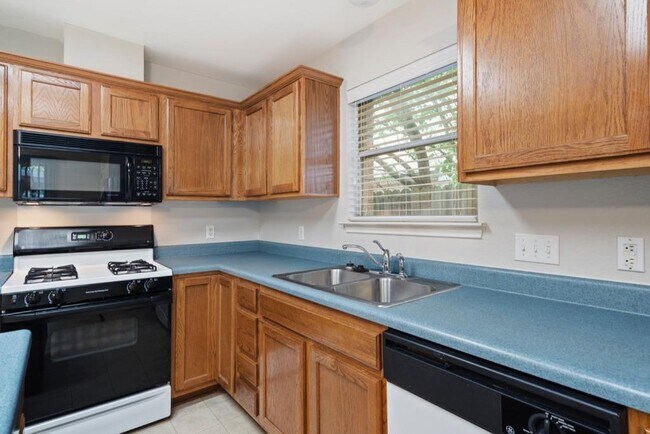Building Photo - 1401 Thibodeaux Dr