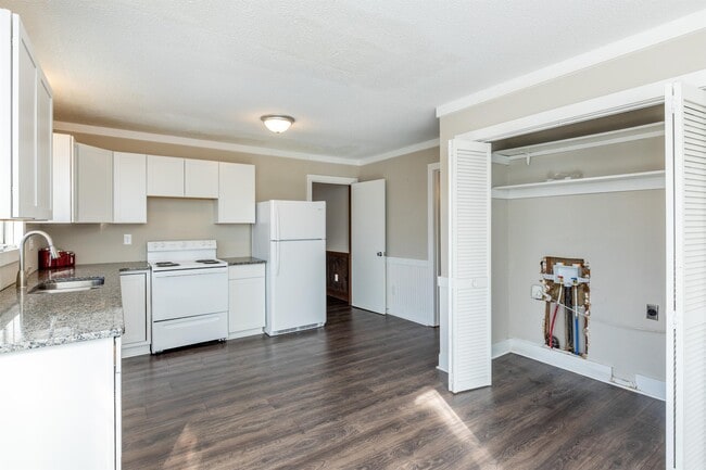 Building Photo - 624 Short Spoon Cir