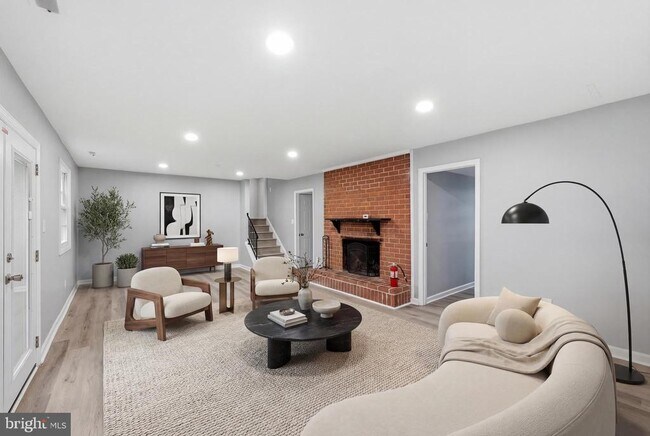 Building Photo - 11002 Trafton Ct