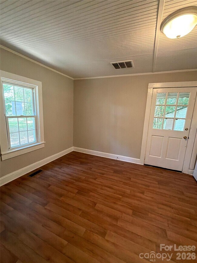 Building Photo - 3516 Eastway Dr