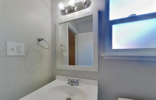 Building Photo - Available And Ready Now!