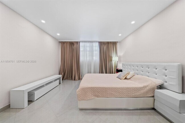 Building Photo - 19390 Collins Ave