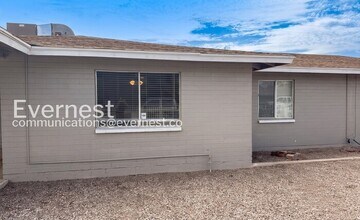 Building Photo - Spacious Townhome with Fenced Yard and Parking  / 1 Bed & 1 Bath / Pet-friendly / Available Now!