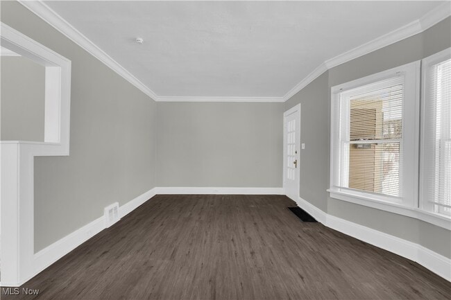 Building Photo - 3219 W 116th St