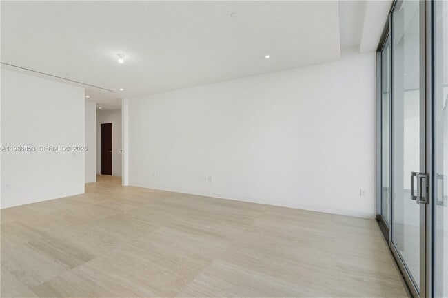 Building Photo - 5 Grove Isle Dr