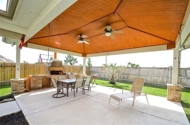Building Photo - 25935 Foxrun Vista Dr