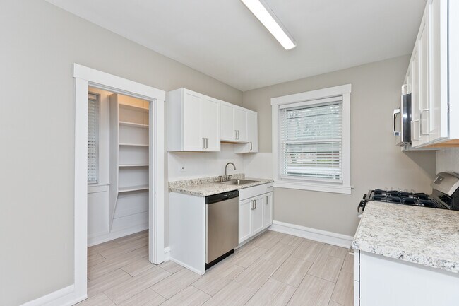 Building Photo - 1019 Dempster St