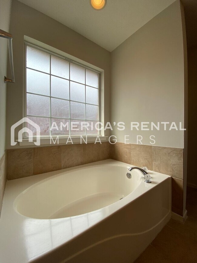 Building Photo - Home for Rent in Montgomery with Fenced in Backyard!!! New LVP Flooring! View with 48 Hours Notic...