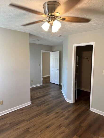 Building Photo - 5967 Carmel Dr