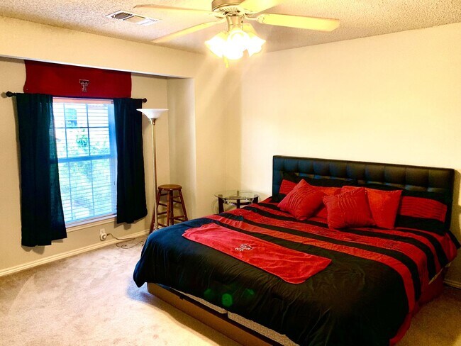 Building Photo - Pre-Leasing - 3-bedrooom, 3-bath Near Texas Tech!