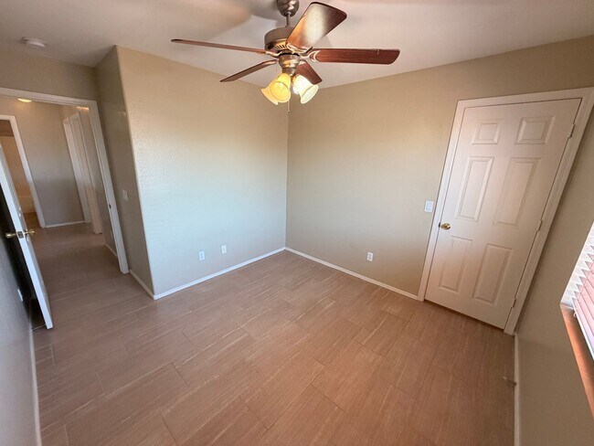 Building Photo - Updated 4x2 Buckeye Home *NO* Carpet & Downstairs Primary Bed!